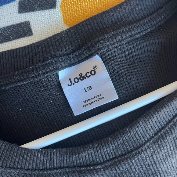 Black women's cropped top - Picture 2 of 3